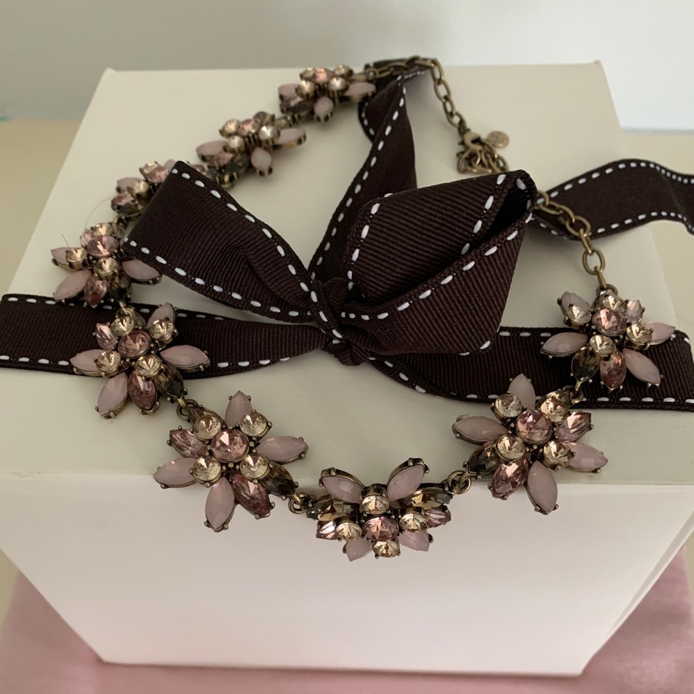 Pink crystals flower necklace